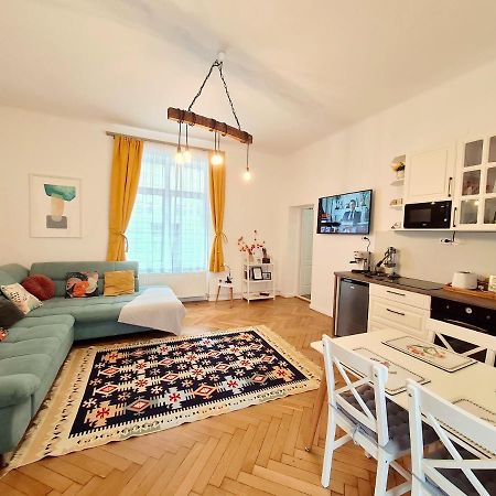 Jasmine Serenity Apartment - Central, Behind Black Church Брашов Екстериор снимка