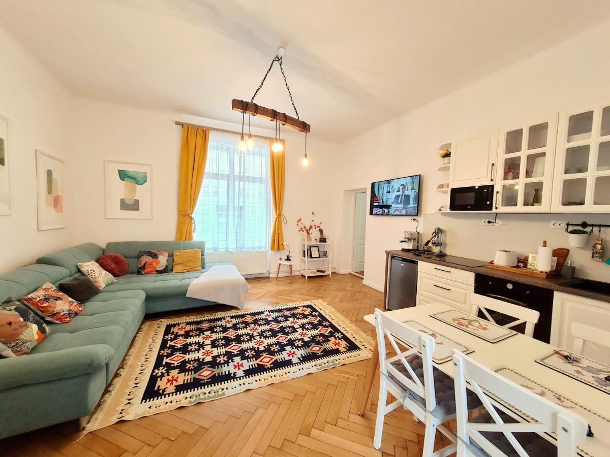 Jasmine Serenity Apartment - Central, Behind Black Church Брашов Екстериор снимка