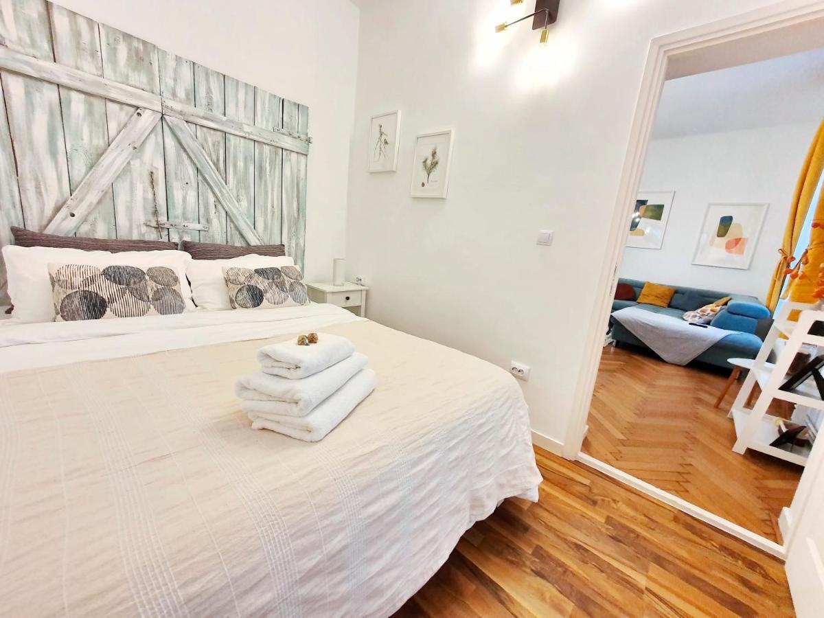 Jasmine Serenity Apartment - Central, Behind Black Church Брашов Екстериор снимка