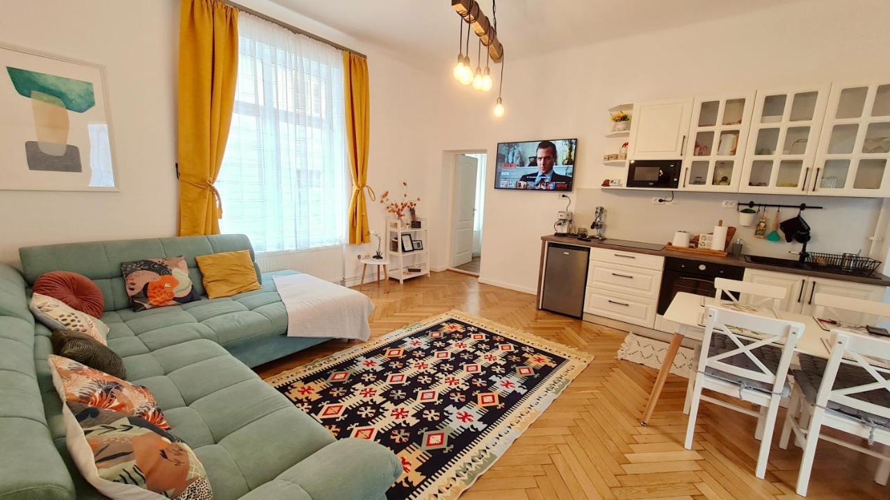 Jasmine Serenity Apartment - Central, Behind Black Church Брашов Екстериор снимка