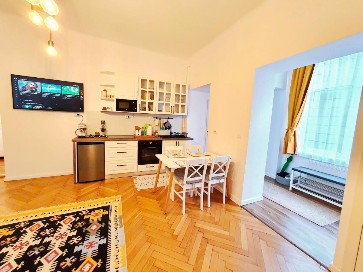 Jasmine Serenity Apartment - Central, Behind Black Church Брашов Екстериор снимка