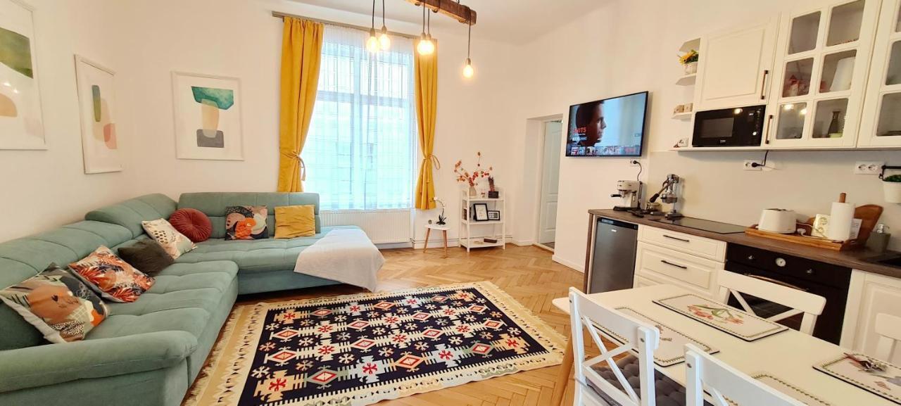 Jasmine Serenity Apartment - Central, Behind Black Church Брашов Екстериор снимка