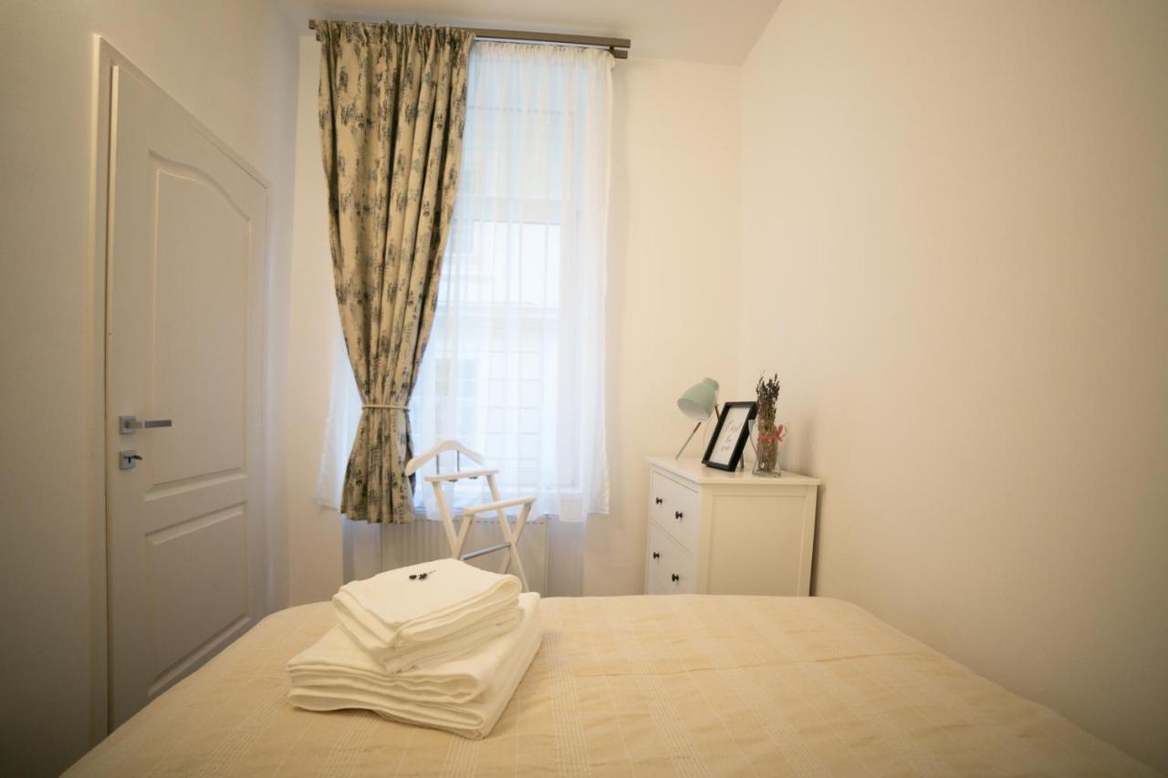 Jasmine Serenity Apartment - Central, Behind Black Church Брашов Екстериор снимка